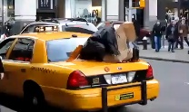 A Taxi Driver in New York is praying